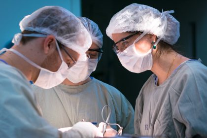 Γιατροί στην Πάτρα έσωσαν βρέφος – Κατάπιε καρύδι [vid]