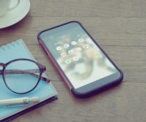 κινητό κλειστό στον ύπνο σε άλλο δωμάτιο