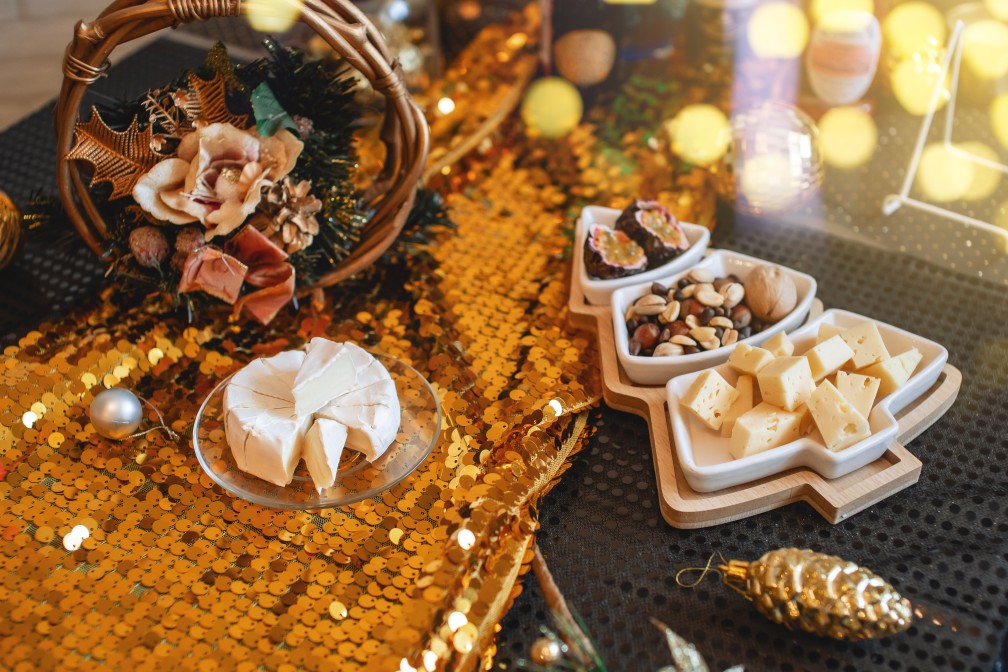 φούσκωμα των εορτών πρωτοχρονιάτικο τραπέζι