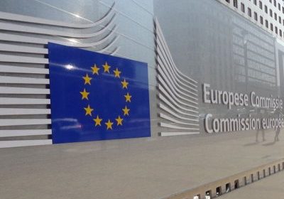 Η ΕΕ στηρίζει την έρευνα για εμβόλια με άλλα 100 εκατ. ευρώ