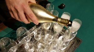 αφρώδες οίνος σε ποτήρια