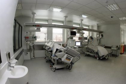 Υπογράφηκαν οι συμβάσεις για τη δημιουργία 174 κλινών ΜΕΘ