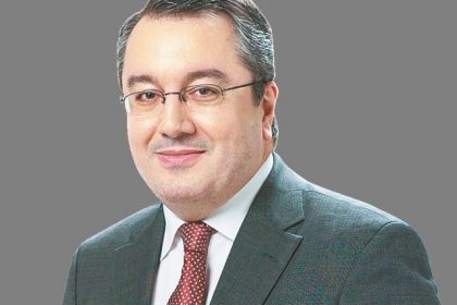 Η. Μόσιαλος: Μπορούμε να αποφύγουμε το δεύτερο κύμα πανδημίας