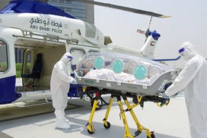 Η Αστυνομία του Abu Dhabi κάνει αεροδιακομιδή σε ασθενείς με Covid-19