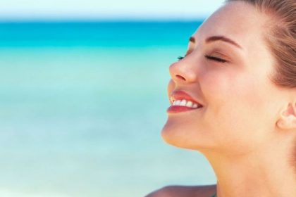 Απαλλαχτείτε από τις «κοκκινίλες» του ήλιου – Αίτια και θεραπεία