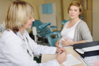 Εγκυμοσύνη: Το αποτύπωμα του νέου κορονοϊού στον πλακούντα