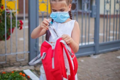 Ν. Κεραμέως: Υποχρεωτική η χρήση μάσκας από το νηπιαγωγείο μέχρι το λύκειο