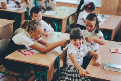 sxoleio taxi mathites