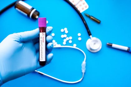 COVID-19: Αγγειακά εγκεφαλικά επεισόδια και λοίμωξη σε νέους ασθενείς