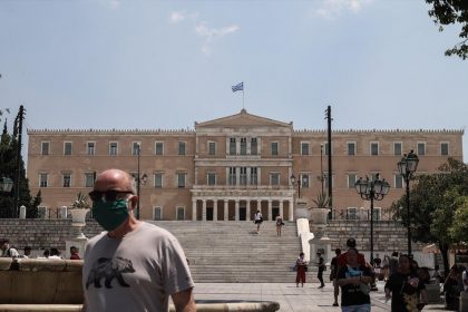Στο «κόκκινο» η Αττική – Σήμερα οι ανακοινώσεις των λοιμωξιολόγων για νέα μέτρα