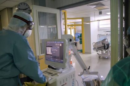 γιατρός σε μεθ κορονοϊός