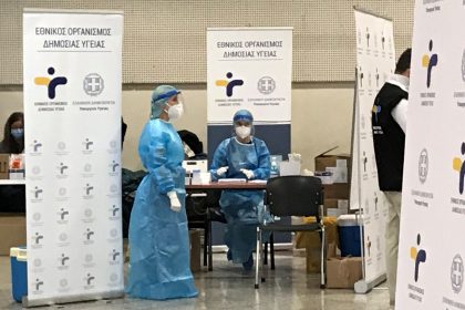 Δεκάδες rapid test στην Πλατεία Συντάγματος