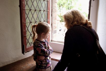 koritsi thimomeno me mana