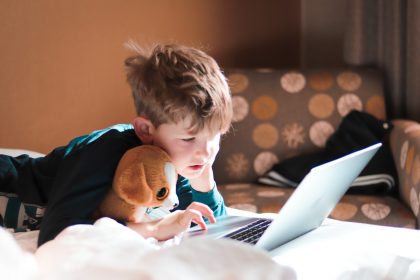 Το ένα τρίτο των παιδιών και εφήβων επηρεάστηκαν αρνητικά από τα μέτρα