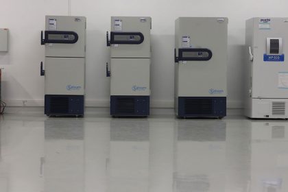 ψυγεία που θα μπουν τα εμβόλια