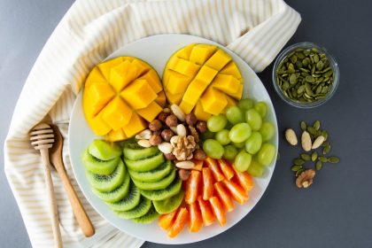 Αλήθειες γύρω από διατροφικούς μύθους - πιάτο με τρόφιμα