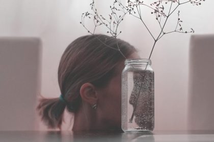 οριακή διαταραχή προσωπικότητας γυναίκα με δύο πρόσωπα