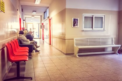 ένα στα τέσσερα νοσοκομεία χωρίς νερό νοσοκομείο με ασθενείς σε αναμονή