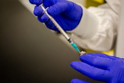 Μαζικοί εμβολιασμοί μέχρι τον Μάρτιο στην Ελλάδα