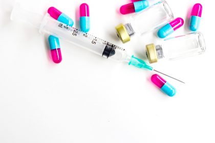 ΕΟΦ: «Απόπειρες πώλησης ψευδεπίγραφων εμβολίων κατά του Covid-19»