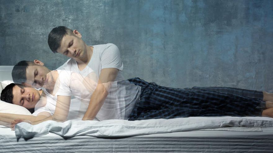 Άνθρωπος που κοιμάται «βγαίνει» από το σώμα του