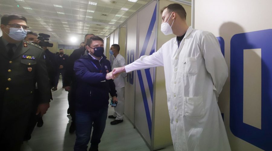 Ο υφυπουργός κ. Χαρδαλίας στο μεγαλύτερο εμβολιαστικό κέντρο