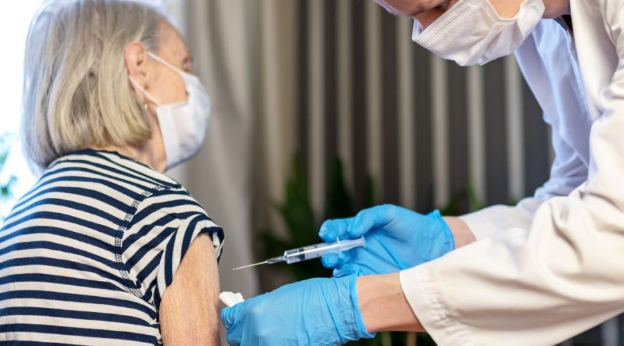 ανοίγει η πλατφόρμα των ραντεβού για τον εμβολιασμό