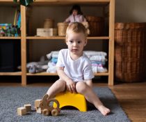 Συμπτώματα ουρολοίμωξης σε παιδιά - ουρολοίμωξη σε παιδιά Παιδί στο γιογιό