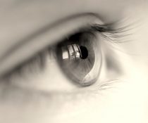 βλέπω μαύρα στίγματα Μυγάκια στην όραση