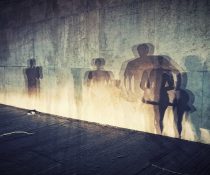 εφιάλτες σκιές τρομαχτικές σε τοίχο