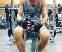 Όξινος ιδρώτας - Άνδρας στο γυμναστήριο