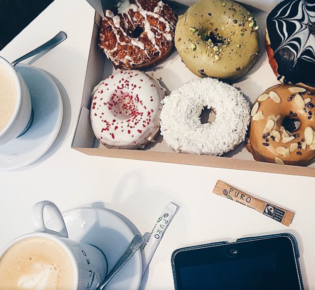 Καφέδες και ντόνατ