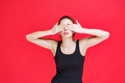 κόκκινα μάτια