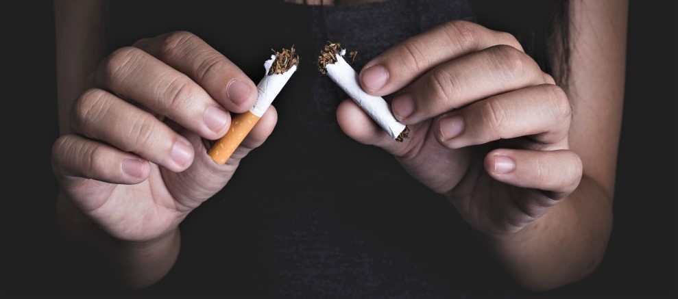 Ιδιαίτερα αυξημένος ο κίνδυνος βαριάς Covid-19 και θανάτου για τους καπνιστές, σύμφωνα με βρετανική μελέτη