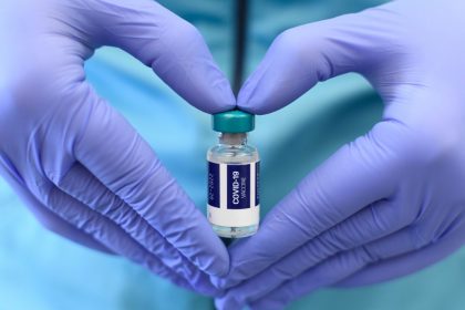 Έρχονται εμβόλια δεύτερης γενιάς πιο ισχυρά στις μεταλλάξεις