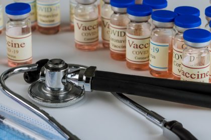 Π.Ο.Υ.: «Δεν υπάρχουν τα κατάλληλα δεδομένα» για εναλλαγή εμβολίων κατά του Covid-19 ανάμεσα στις δόσεις
