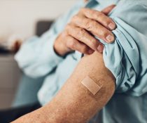 ασθενείς που κάνουν ανοσοθεραπεία κατά του καρκίνου και κάνει εμβόλιο covid-19