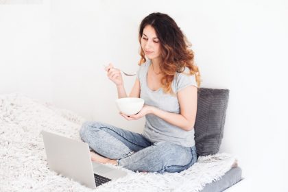 Υγιεινά σνακ πριν τον ύπνο: Ποια να επιλέξετε;