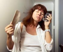 εμμηνόπαυση κατάθλιψη γυναίκα με εξάψεις