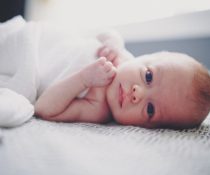 μαλακή επιφάνεια στο κεφάλι ενός μωρού