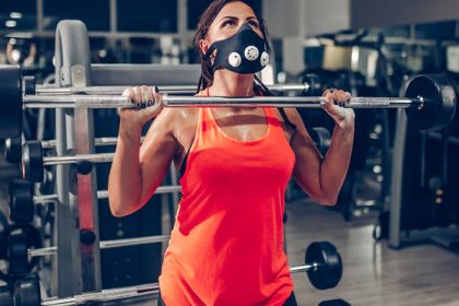 Γυμναστήριο και διπλή μάσκα