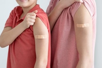 Εμβόλιο εφήβων Covid-19: Παρασκευή αποφασίζει ο ΕΜΑ