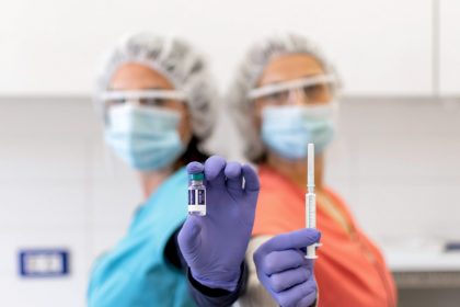 Εμβόλιο Pfizer: Λιγότερα αντισώματα στους καρκινοπαθείς, αλλά αρκετά για προστασία από Covid-19