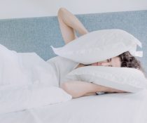 προβλήματα νευρολογικά κοπέλα με αϋπνία λόγω covid