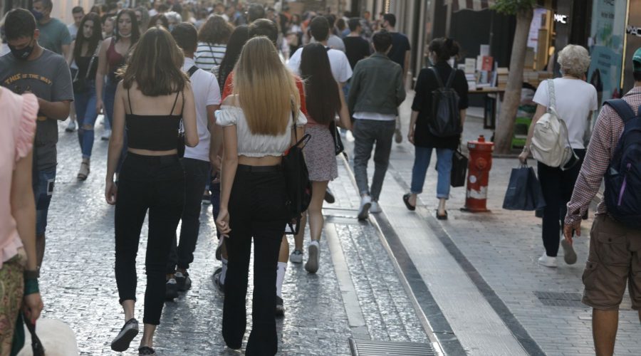 εμβολιασμένοι κανουν βόλτα χωρις μάσκα