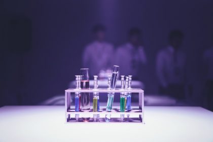 Πόσο πιθανό είναι ο Covid-19 να διέφυγε από εργαστήριο: Τι γνωρίζουν και τι όχι οι επιστήμονες