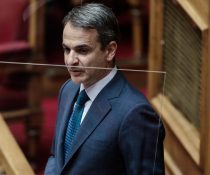 Ο Μητσοτάκης αναφέρει υποχρεωτικό εμβολιασμό και προνόμια
