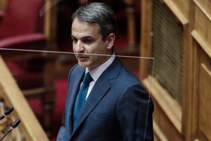 Ο Μητσοτάκης αναφέρει υποχρεωτικό εμβολιασμό και προνόμια