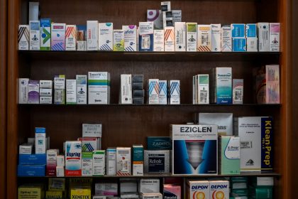 φαρμακευτικό υλικό στους πυρόπληκτους