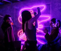 18-24 «οδηγούν» την επιδημία